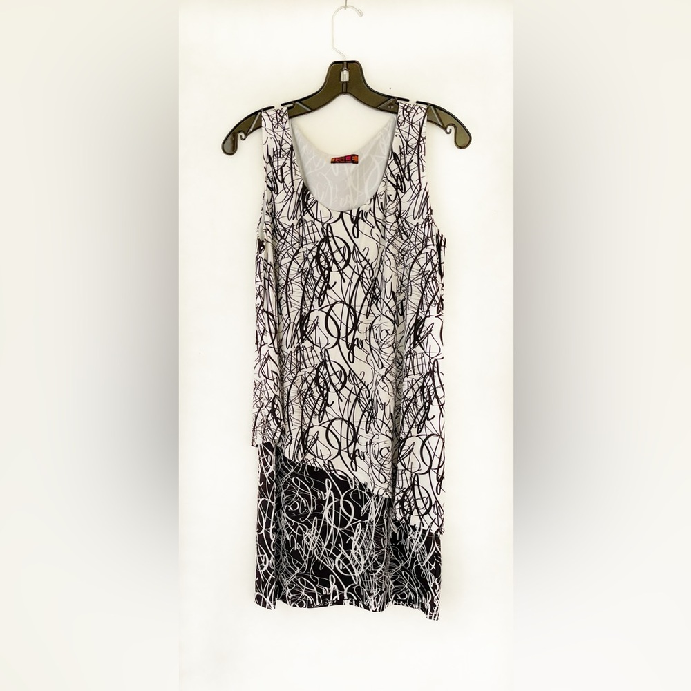 Melis Kogan chic abstract black and white dress